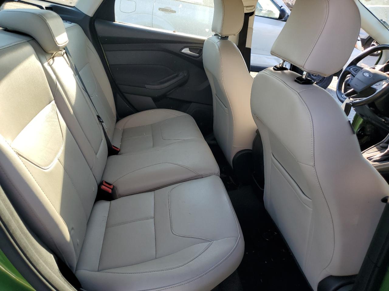 1FADP3J21JL293931 2018 Ford Focus Titanium