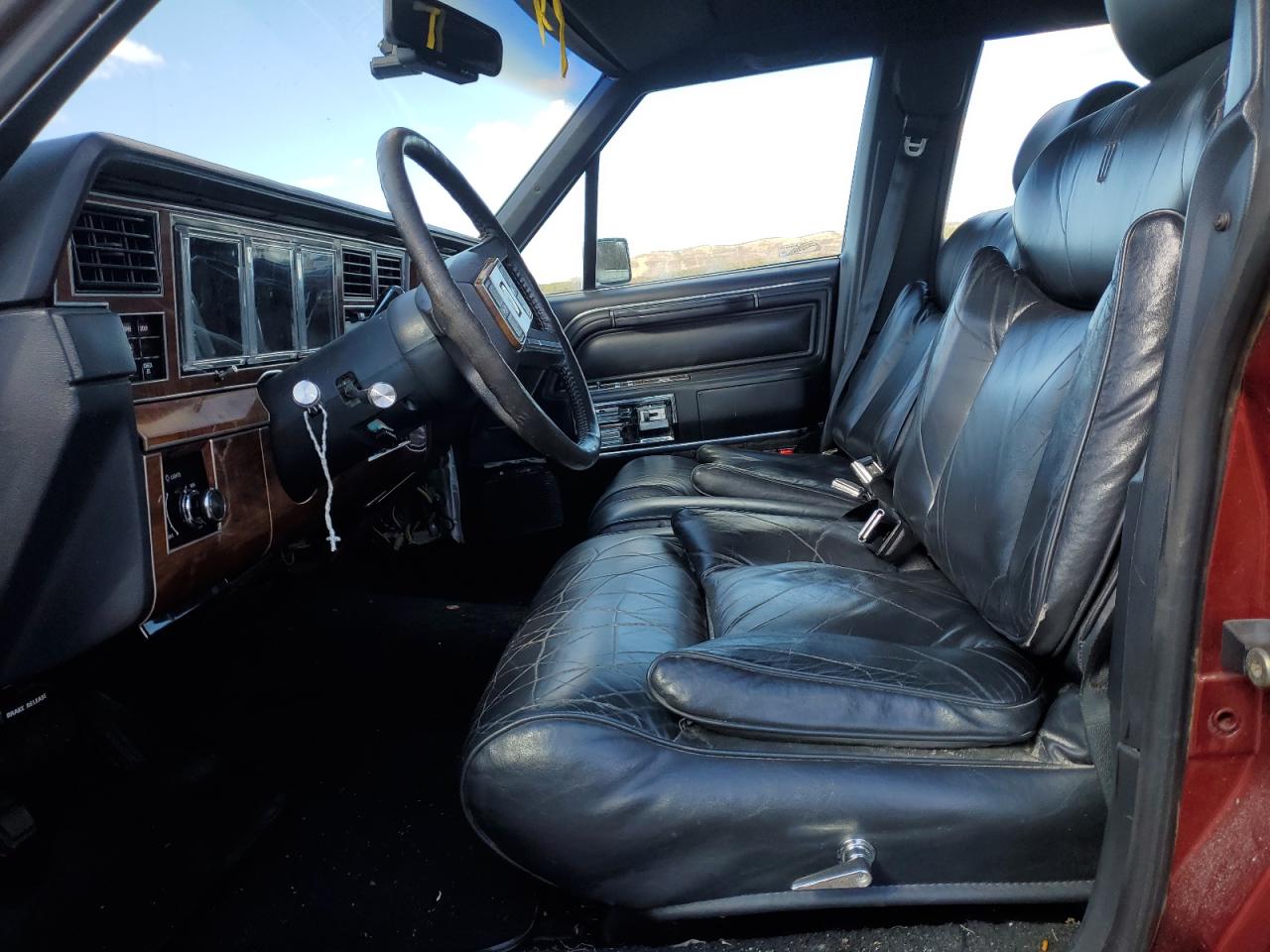 1989 Lincoln Town Car Signature VIN: 1LNBM82F6KY740925 Lot: 75393944