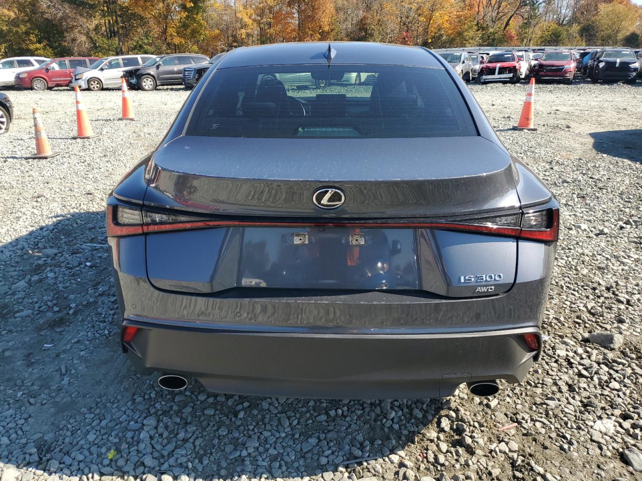 2022 Lexus IS - Image 6