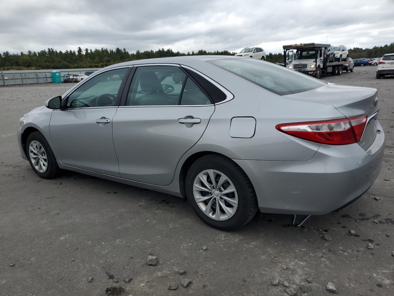 4T1BF1FK6HU298432 2017 TOYOTA CAMRY - Image 2