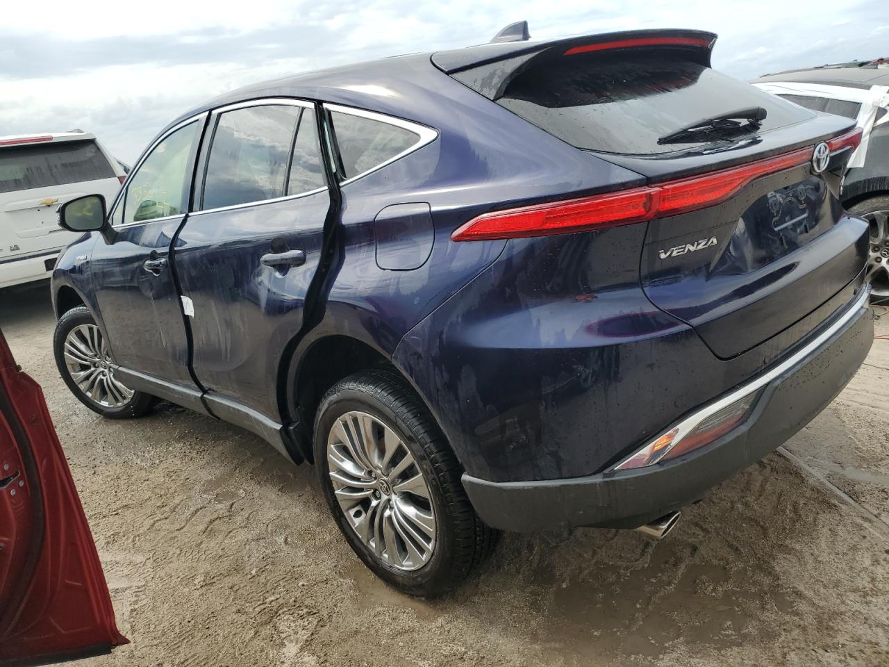 2021 Toyota Venza - Image 2