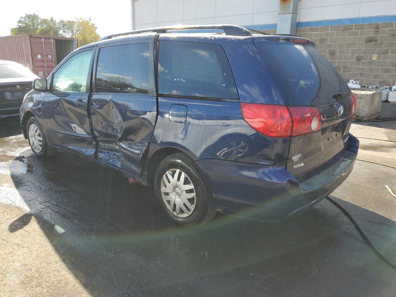 2006 Toyota Sienna - Image 2