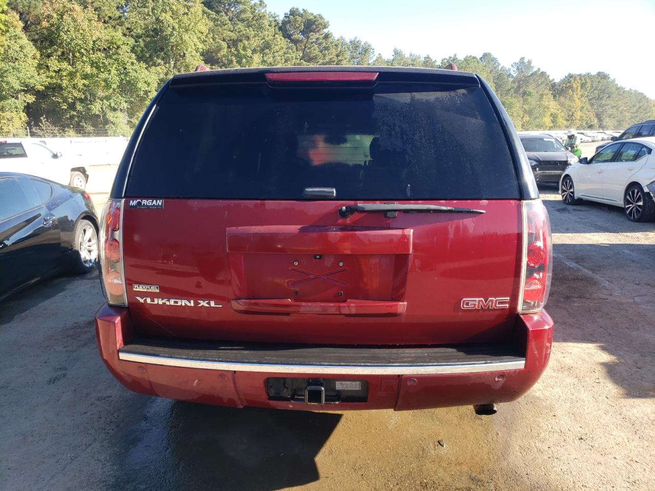 1GKS2MEF4BR126288 2011 GMC Yukon Xl Denali