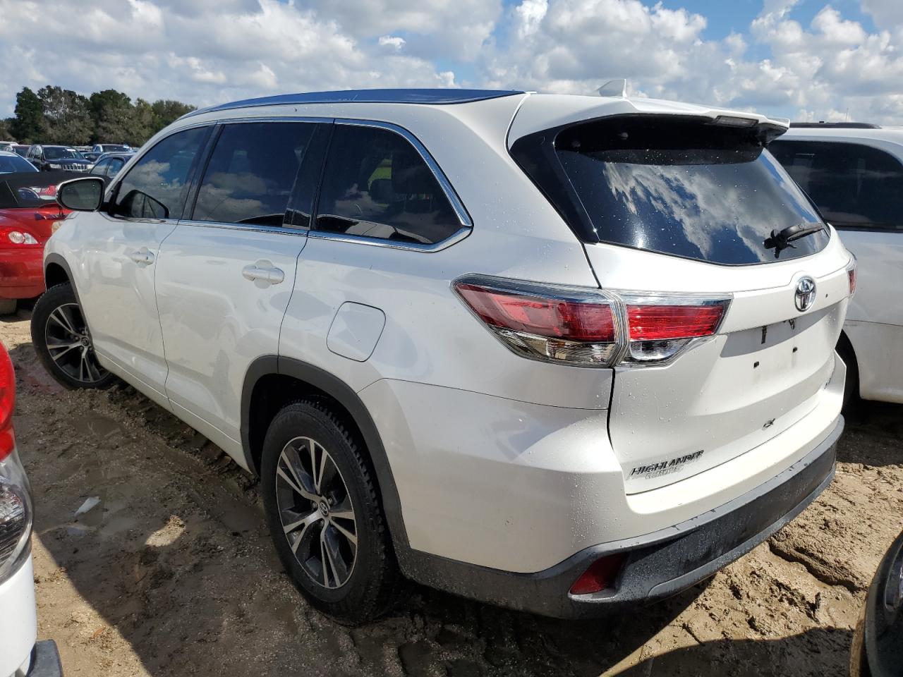 5TDKKRFH3GS165892 2016 Toyota Highlander Xle