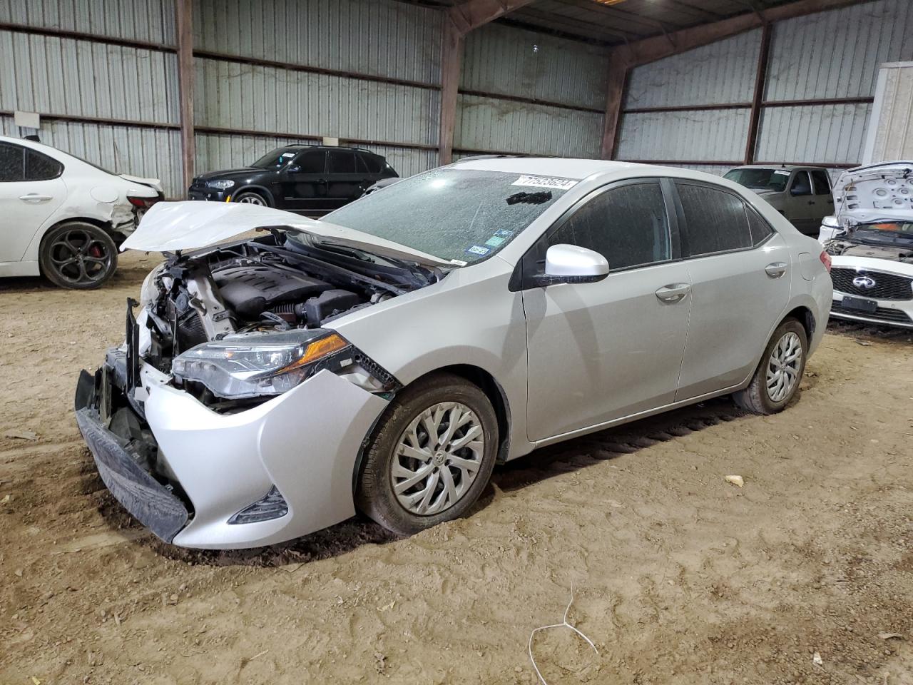 VIN 5YFBURHE8JP752229 2018 TOYOTA COROLLA no.1