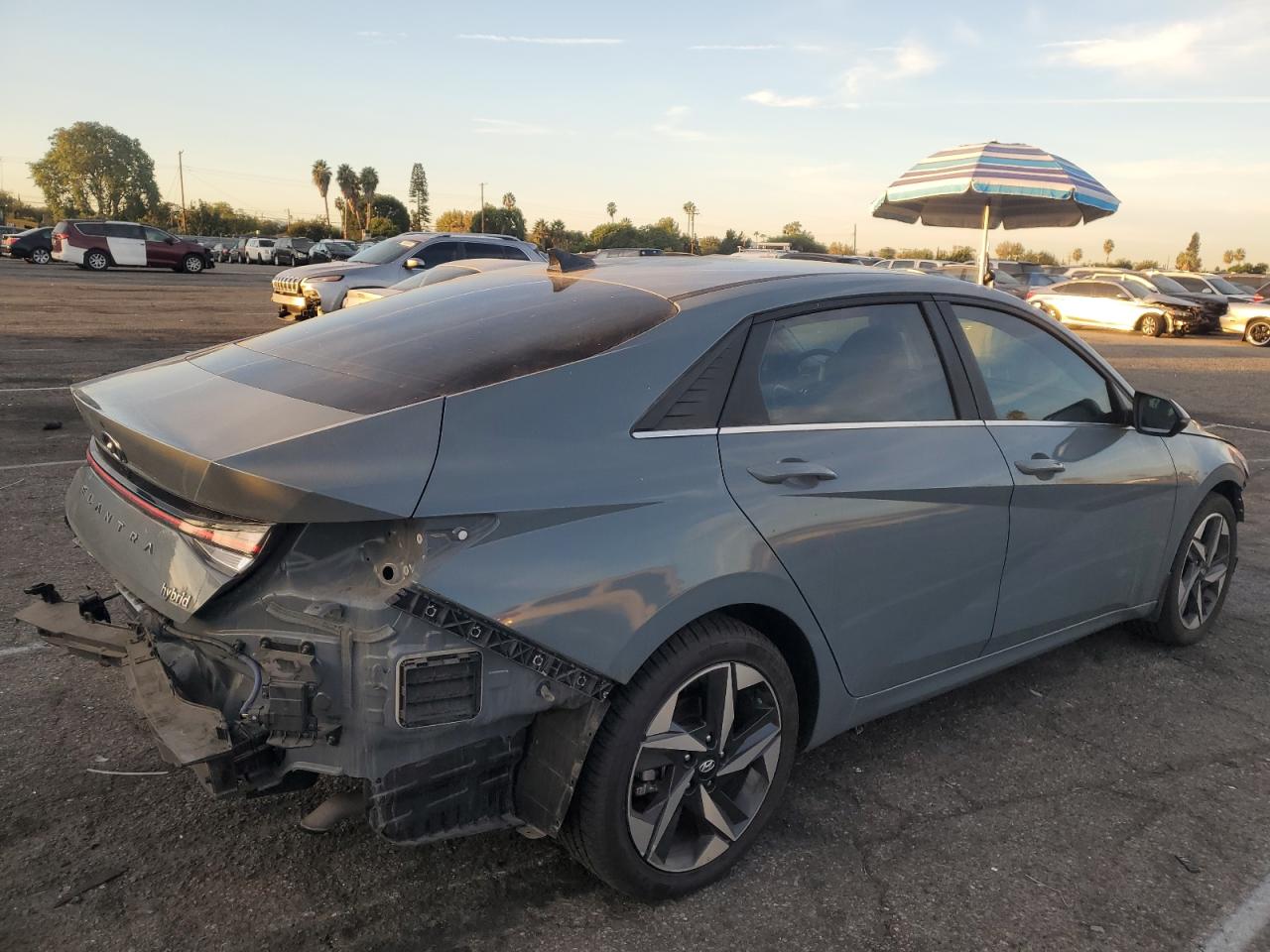 2022 Hyundai Elantra - Image 3