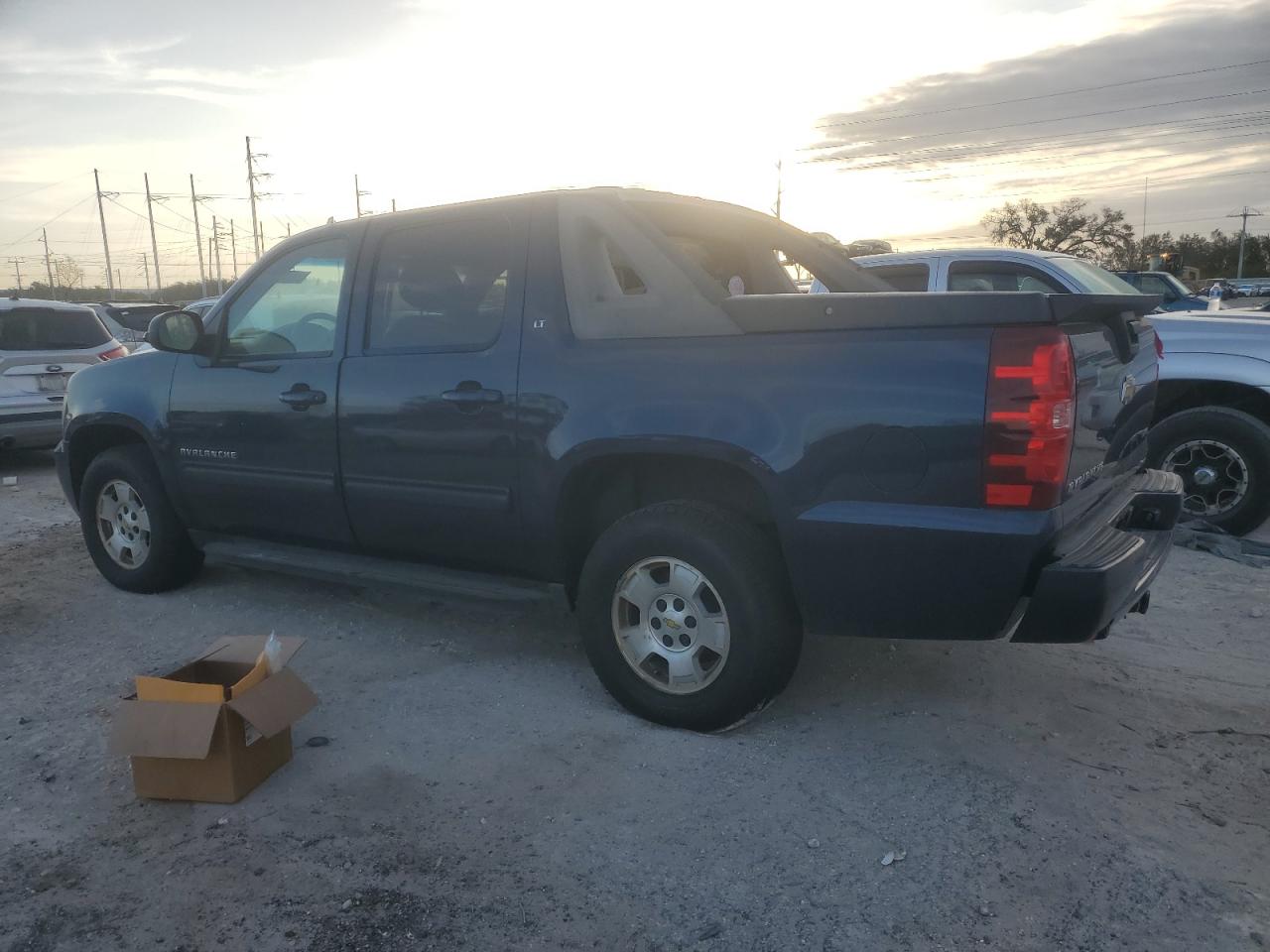 2009 Chevrolet Avalanche - Image 2