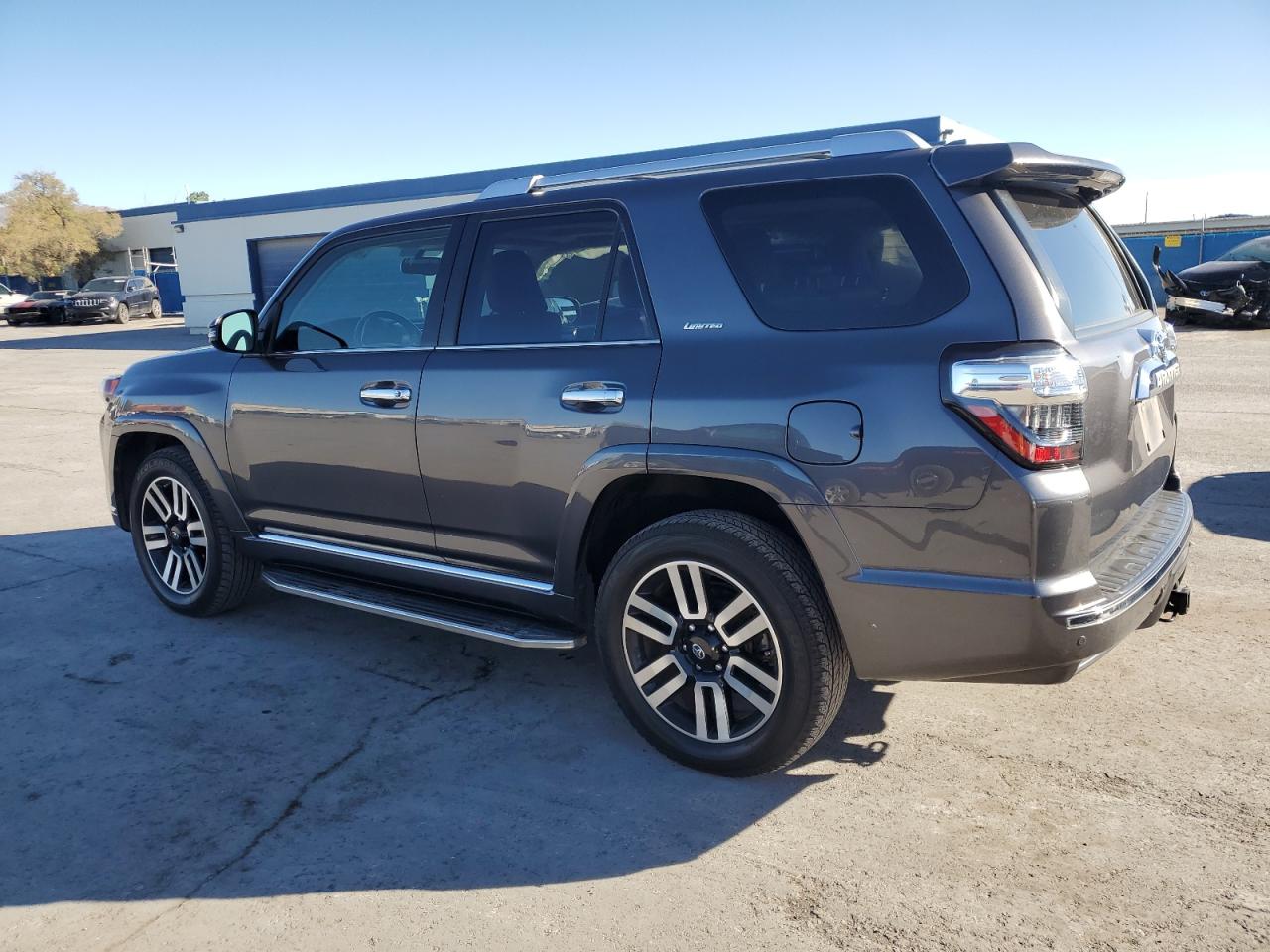 VIN JTEBU5JR5J5509136 2018 TOYOTA 4RUNNER no.2