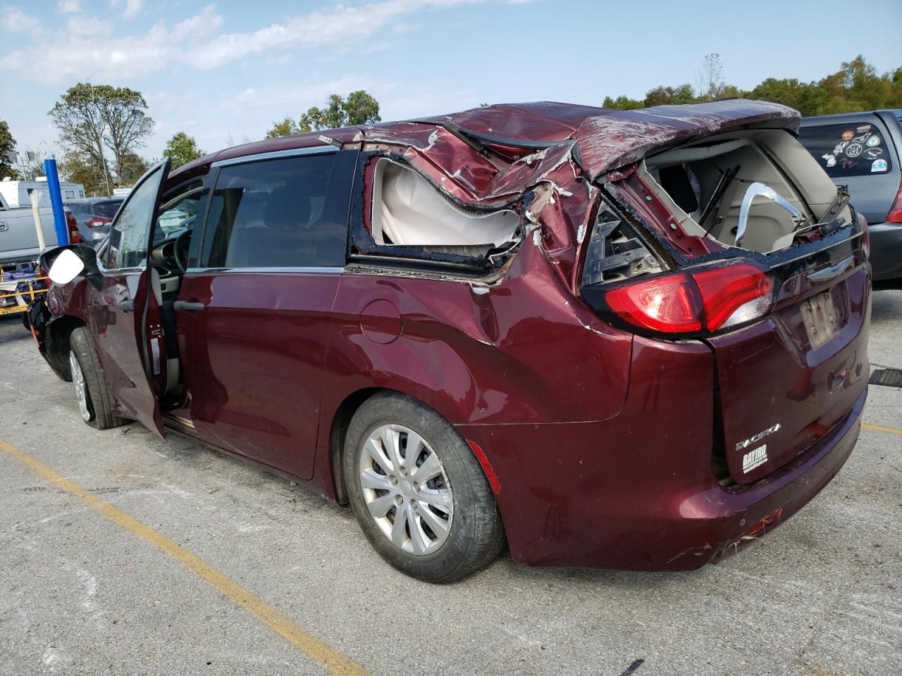 2018 Chrysler Pacifica - Image 2