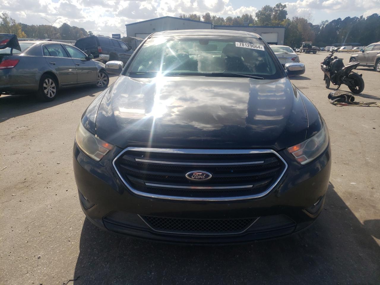 2015 Ford Taurus - Image 5