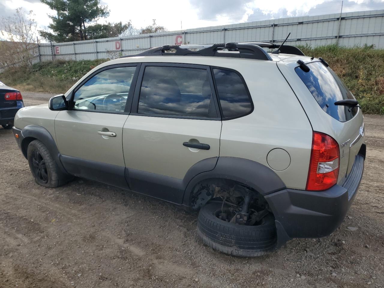 2006 Hyundai Tucson - Image 2