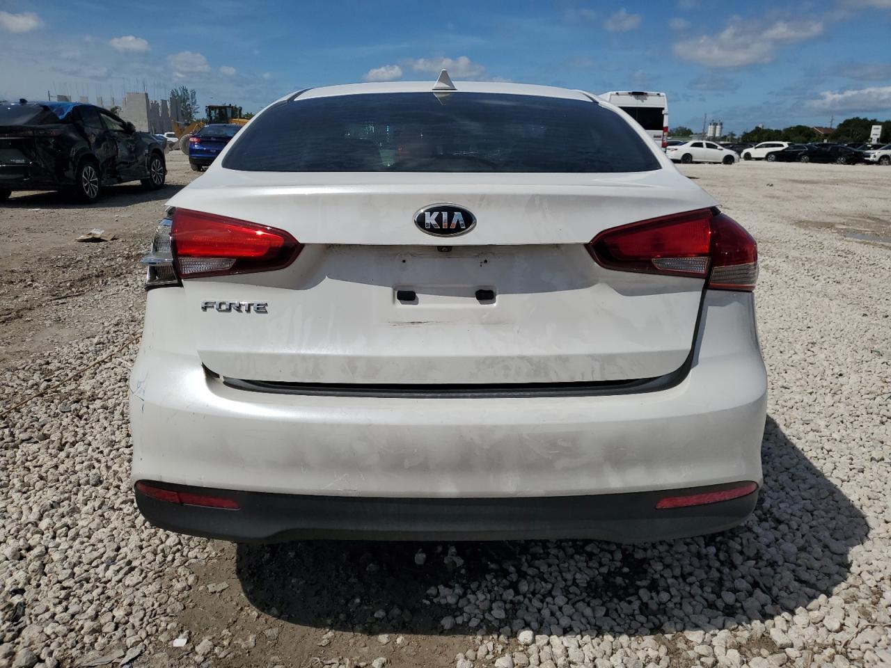 2018 Kia Forte Lx VIN: 3KPFL4A75JE219579 Lot: 75409594