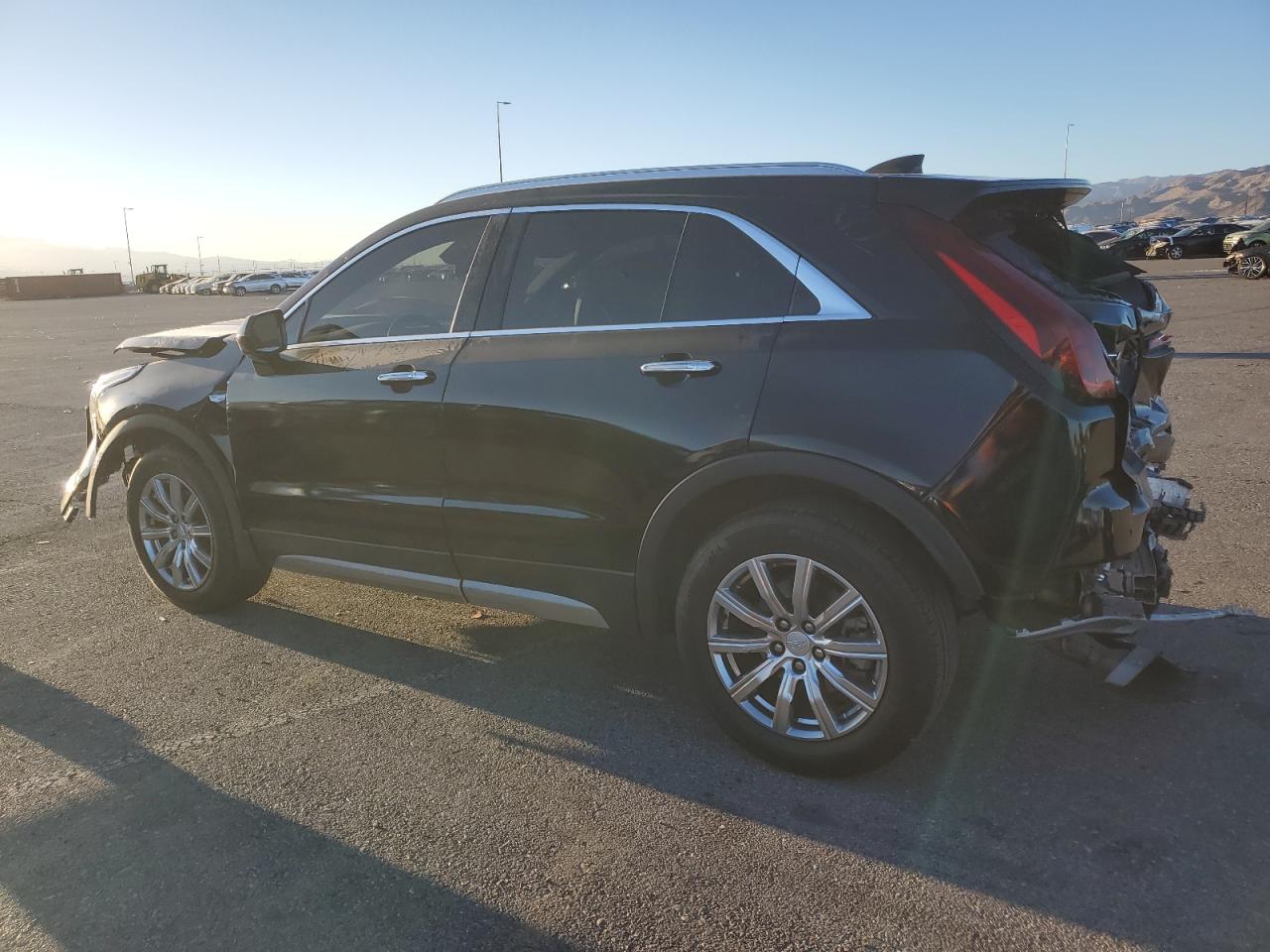 VIN 1GYFZCR40KF176967 2019 CADILLAC XT4 no.2