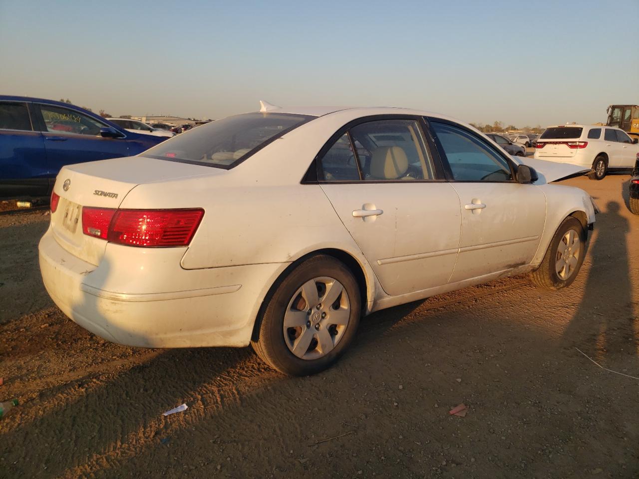 2010 Hyundai Sonata - Image 3