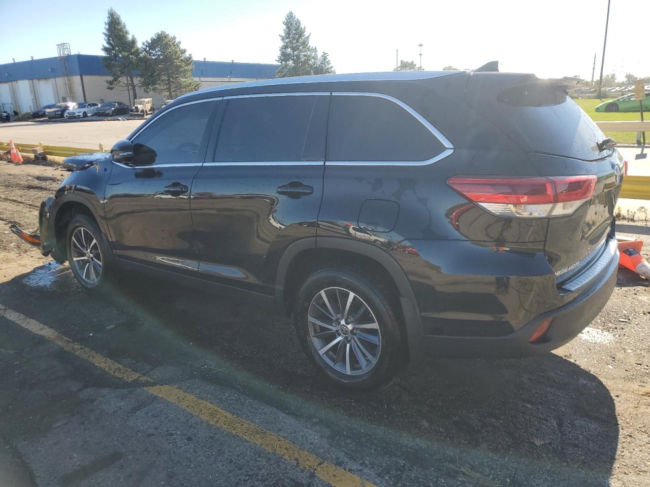 2019 Toyota Highlander - Image 2