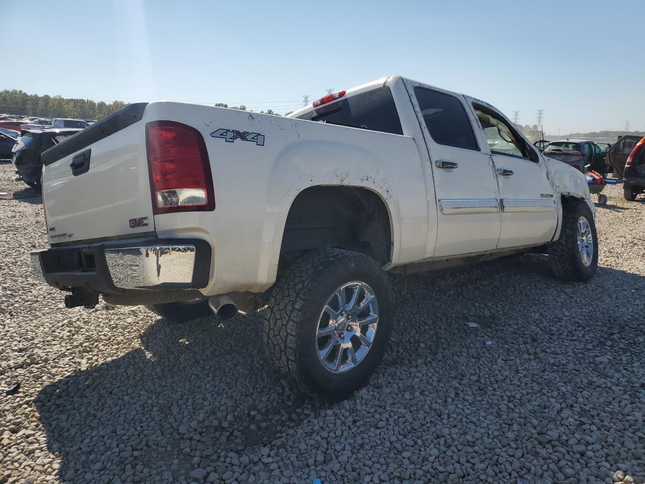 2011 GMC Sierra - Image 3