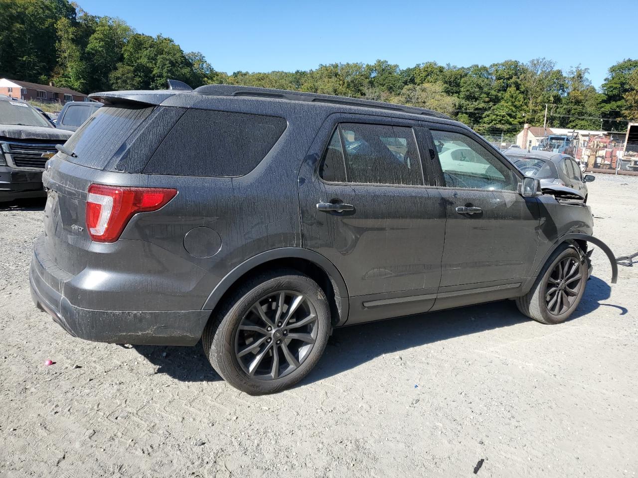 1FM5K8D87HGC16585 2017 Ford Explorer Xlt