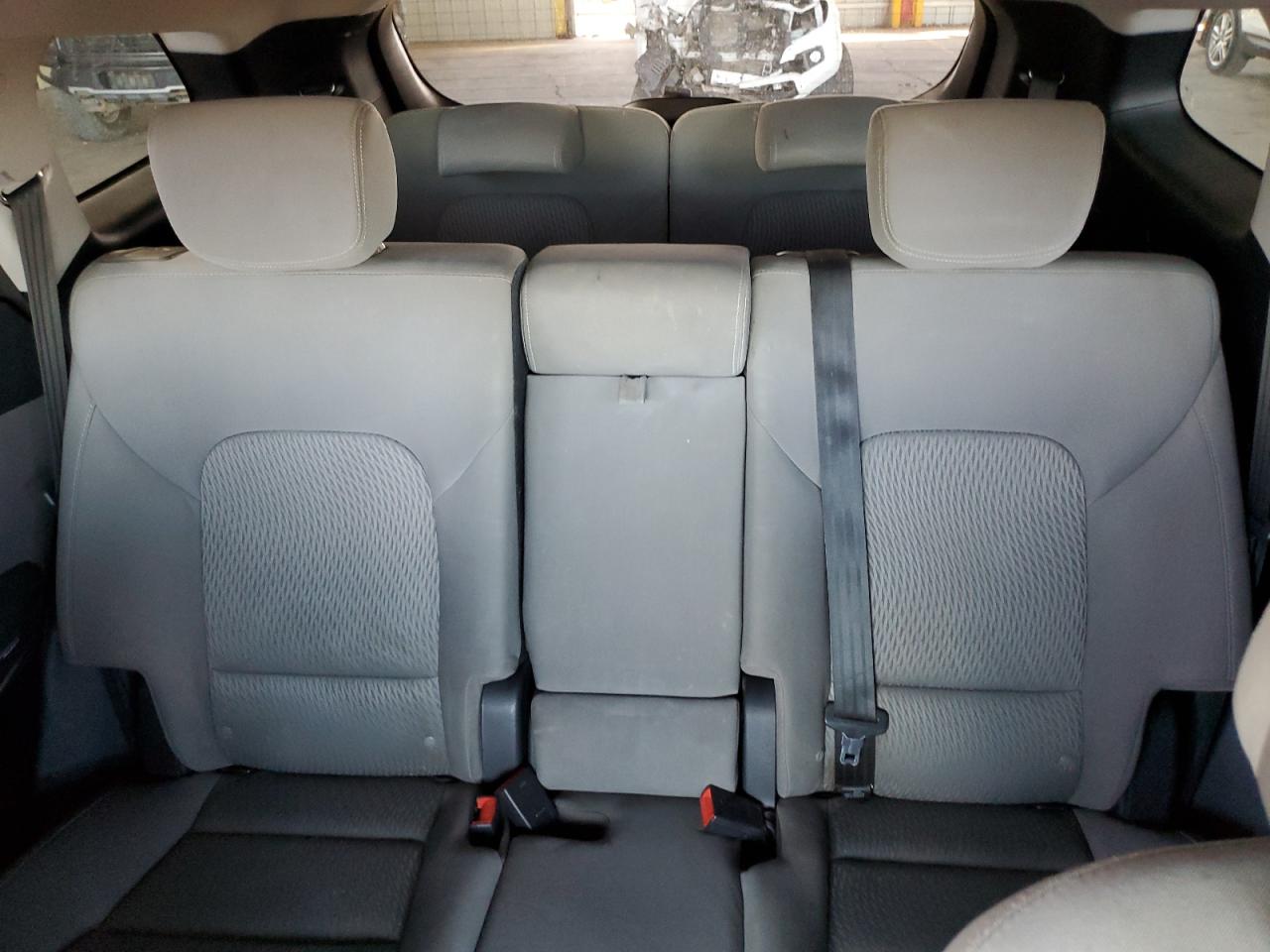 2017 Hyundai Santa Fe - Image 10