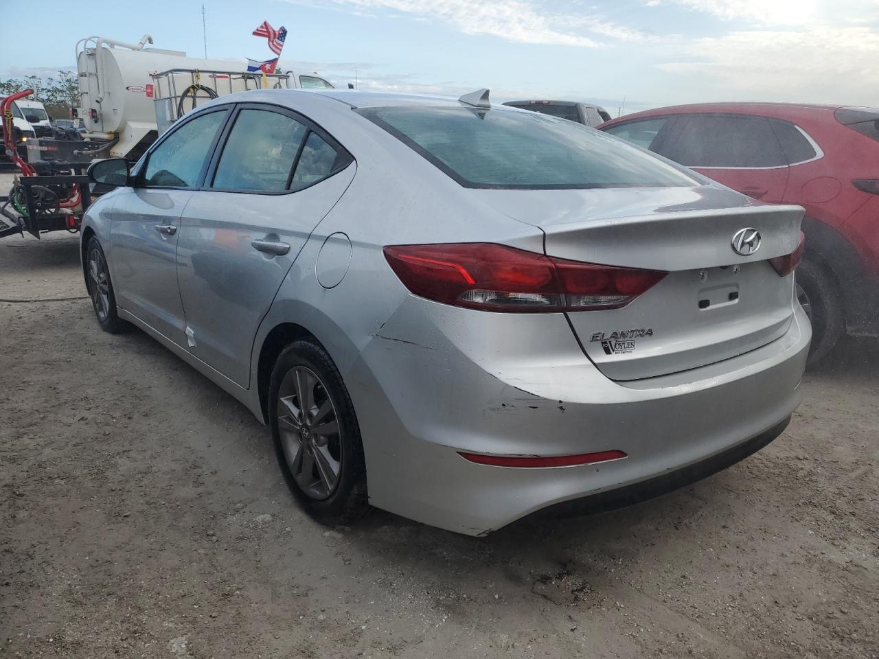 2018 Hyundai Elantra - Image 2