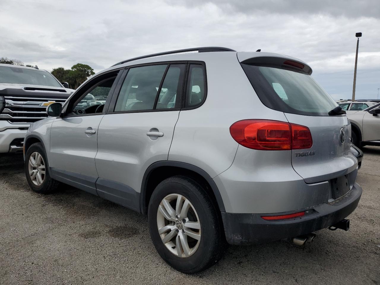 WVGBV7AX9HK022010 2017 VOLKSWAGEN TIGUAN - Image 2