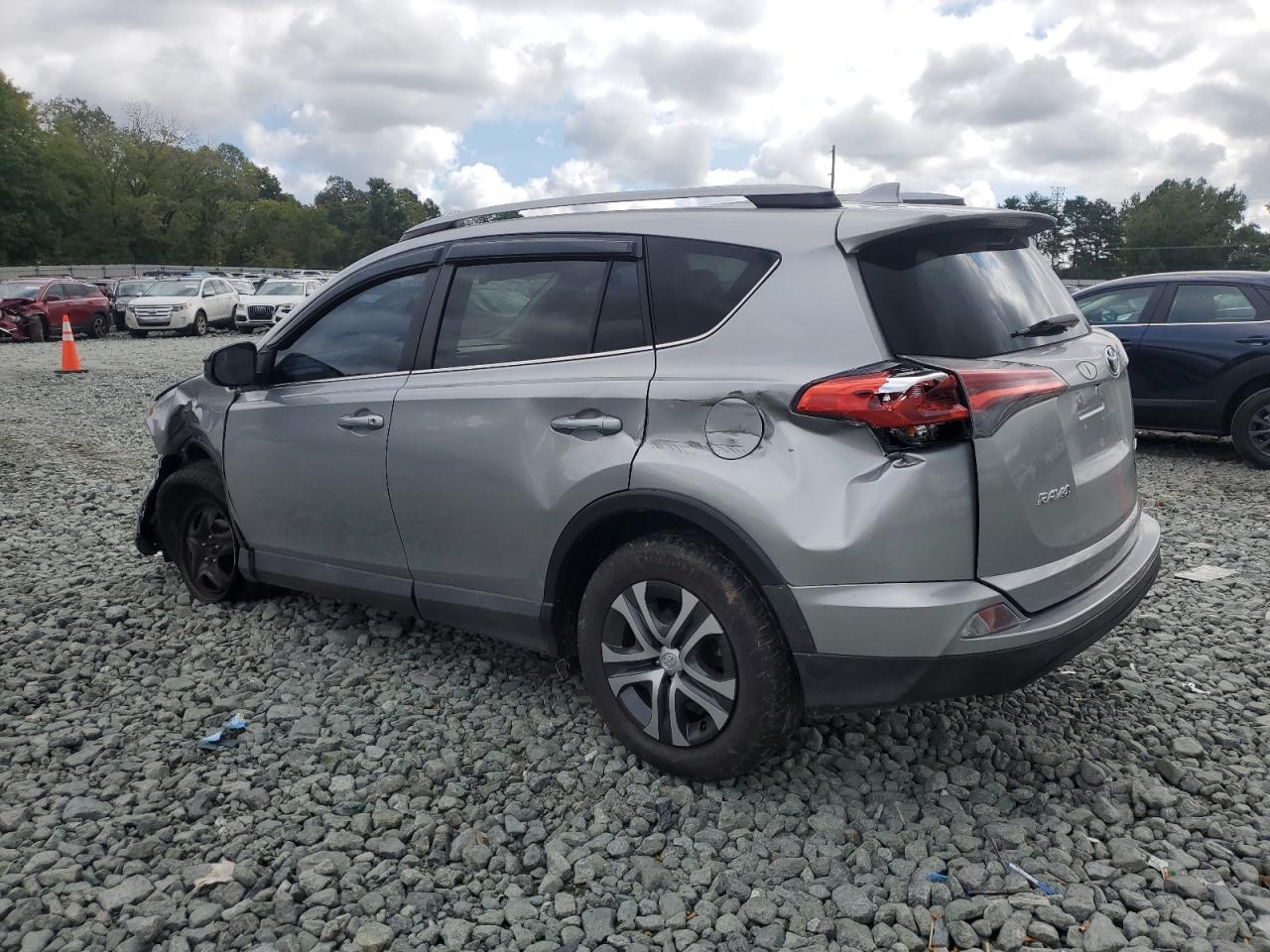 2T3ZFREV1HW344023 2017 TOYOTA RAV 4 - Image 2