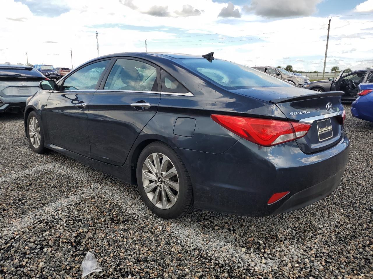 2014 Hyundai Sonata - Image 2