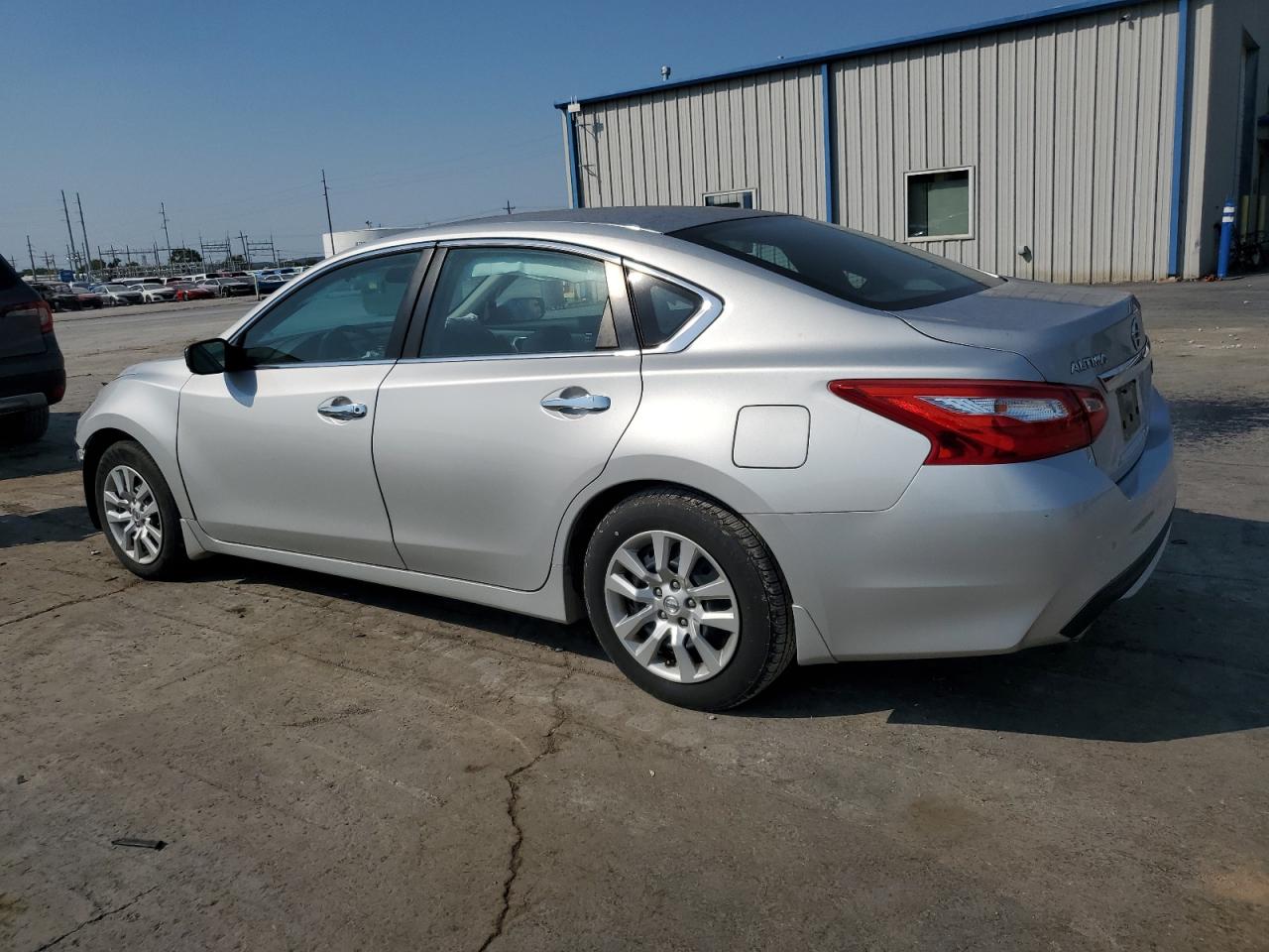2017 Nissan Altima - Image 2