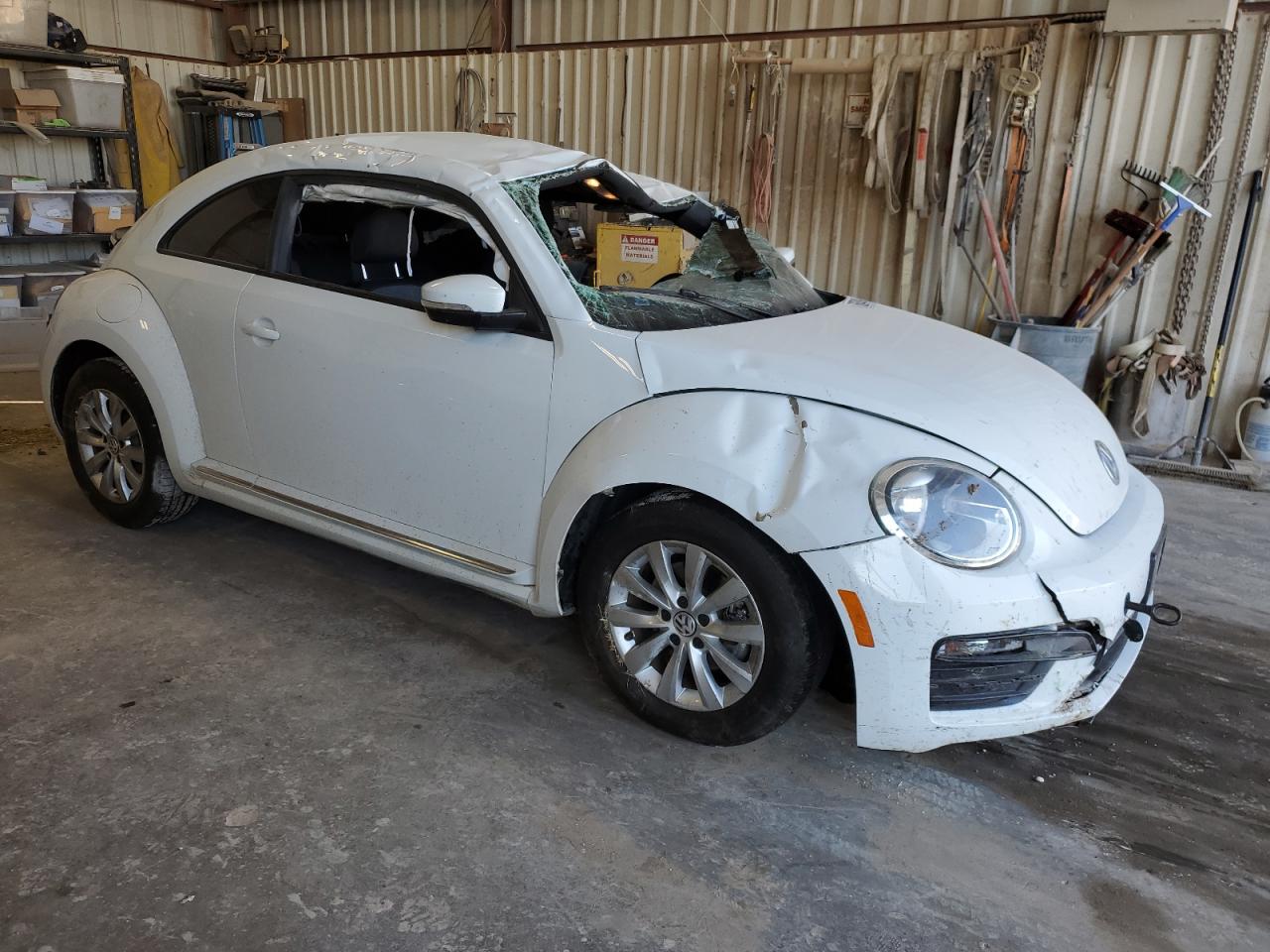 2019 Volkswagen Beetle - Image 4