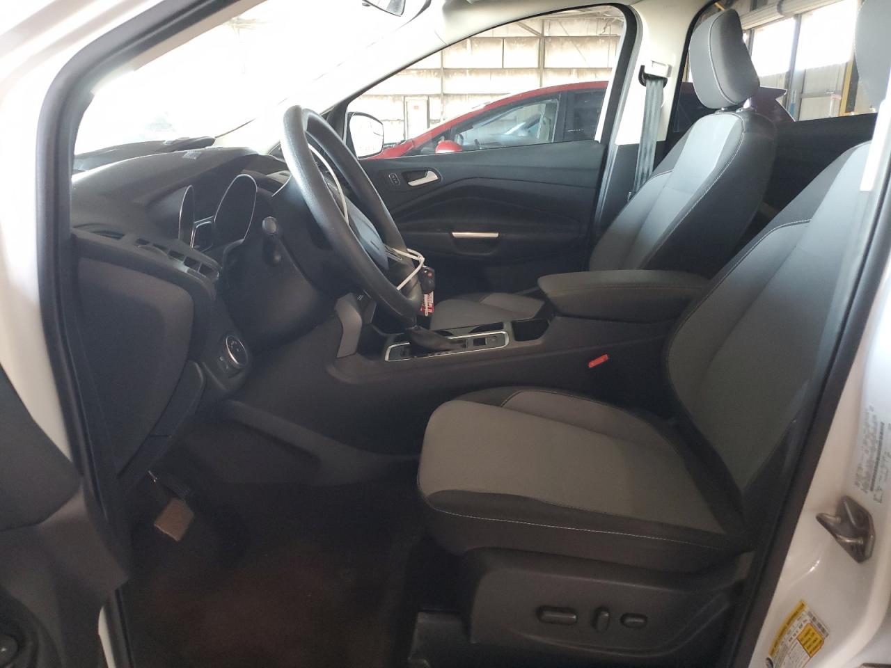 1FMCU0GD3JUD60136 2018 Ford Escape Se