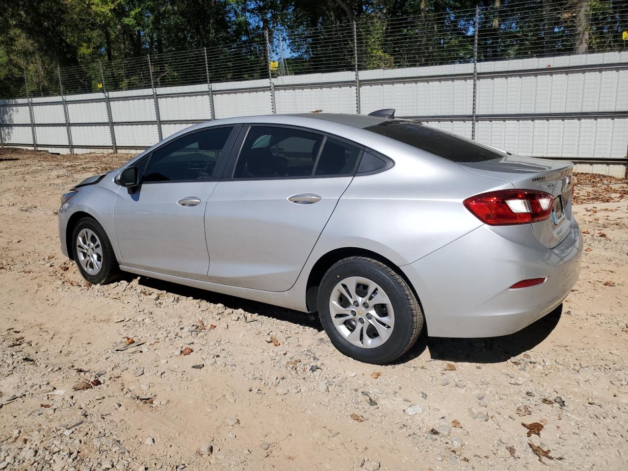 2019 Chevrolet Cruze - Image 2