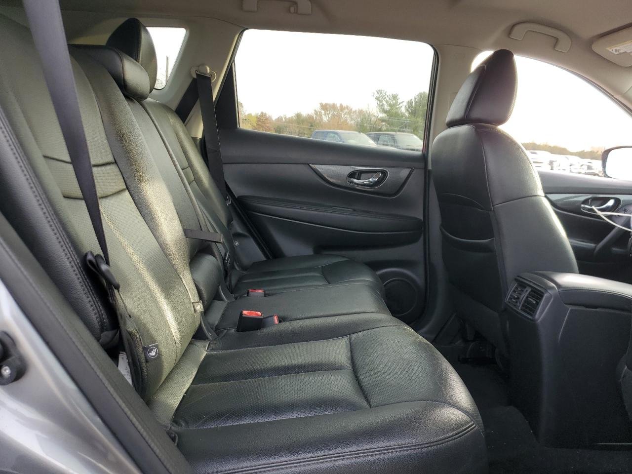 2016 Nissan Rogue - Image 12