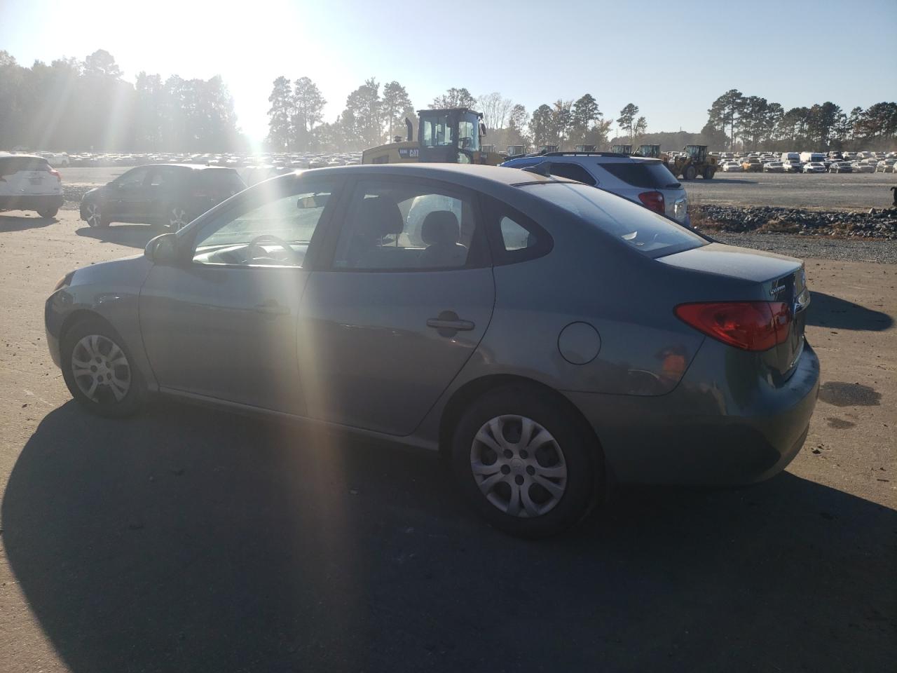 2010 Hyundai Elantra - Image 2