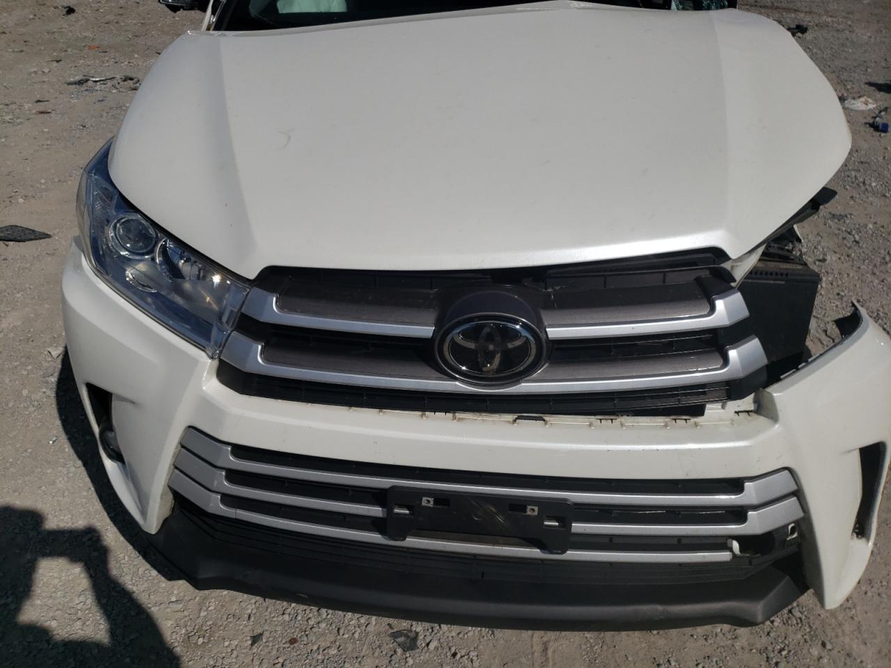 2018 Toyota Highlander - Image 12