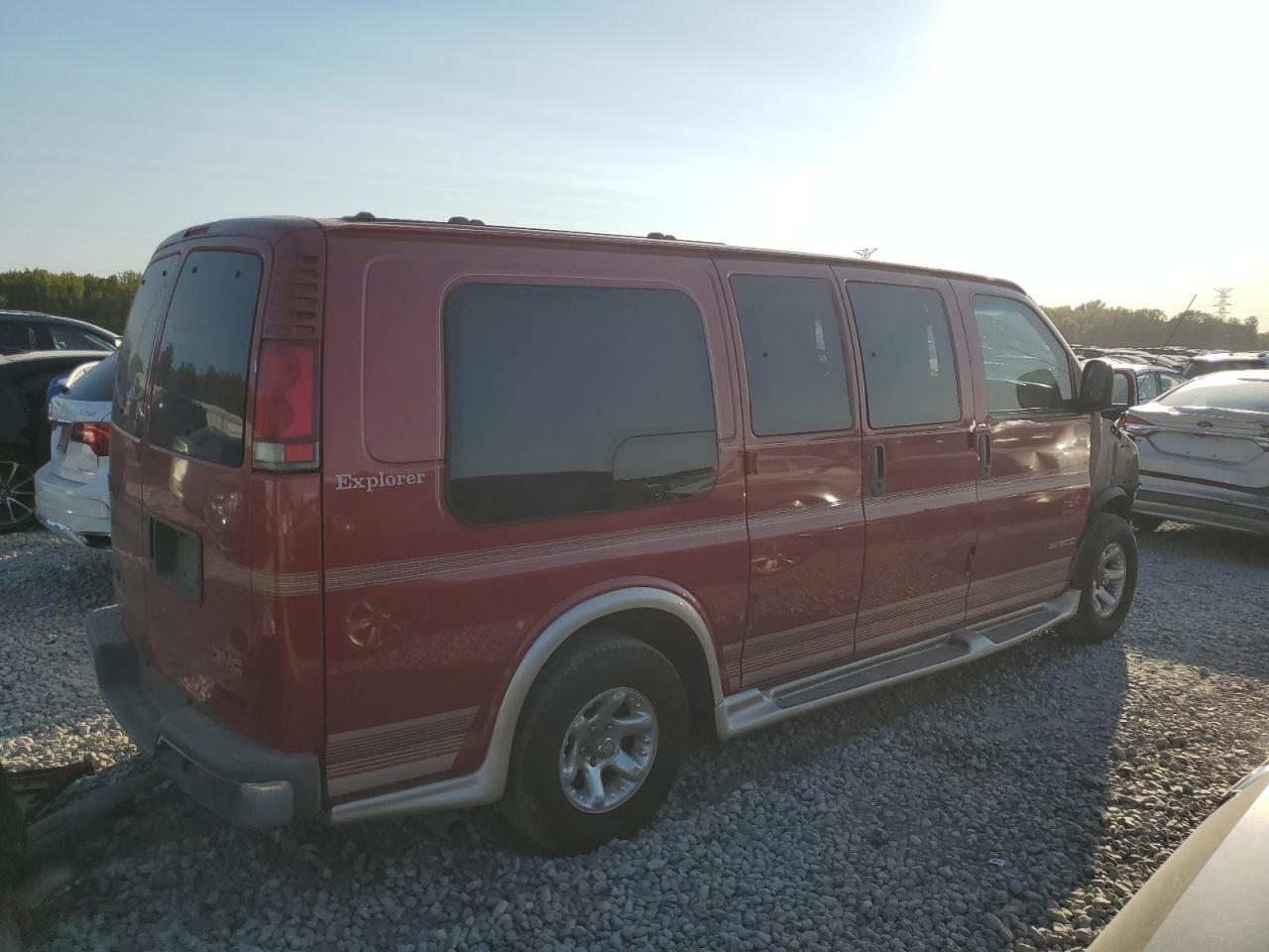 2002 GMC Savana - Image 3