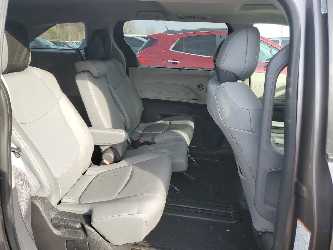 2022 Toyota Sienna - Image 11