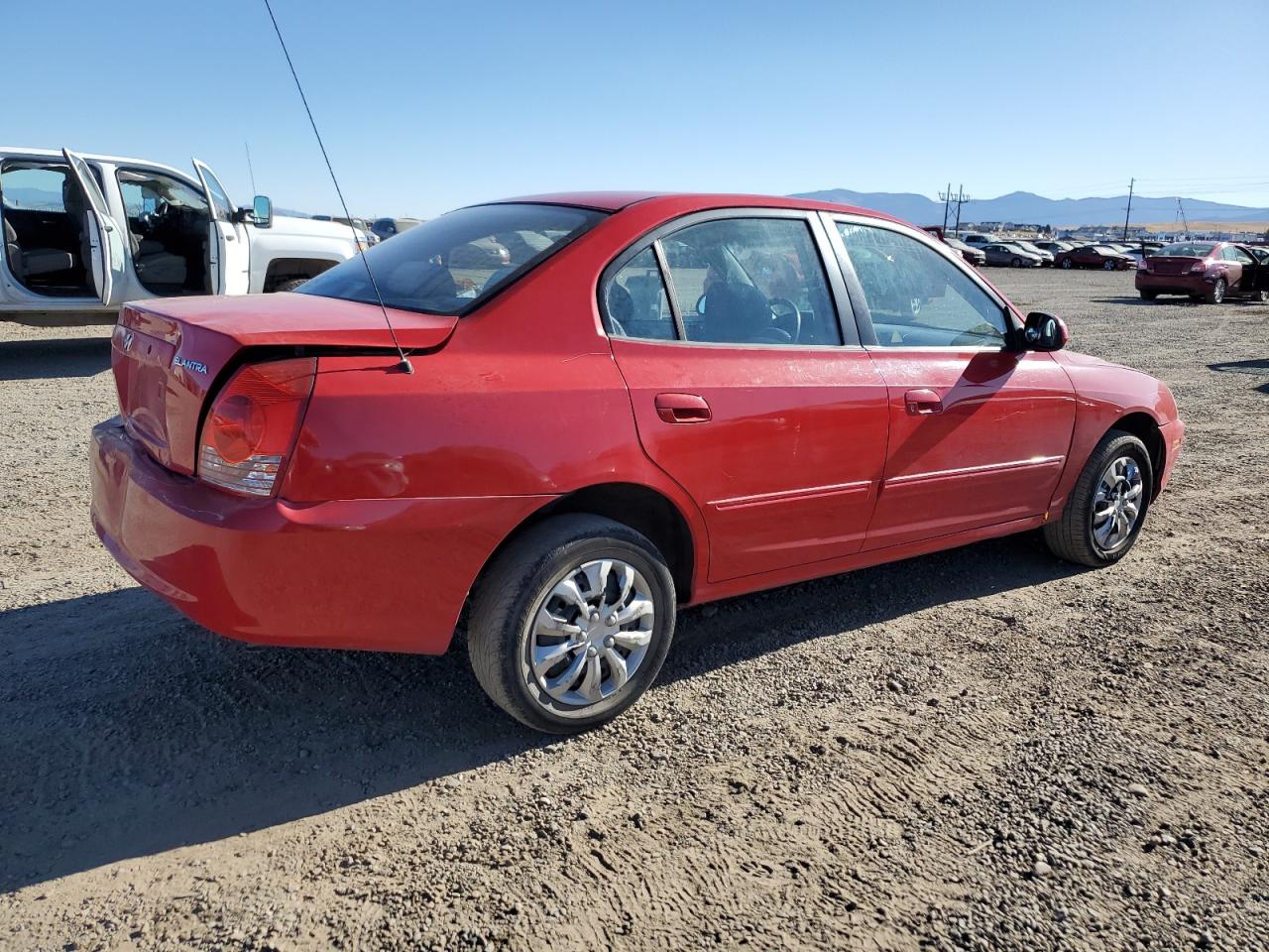 2004 Hyundai Elantra - Image 3