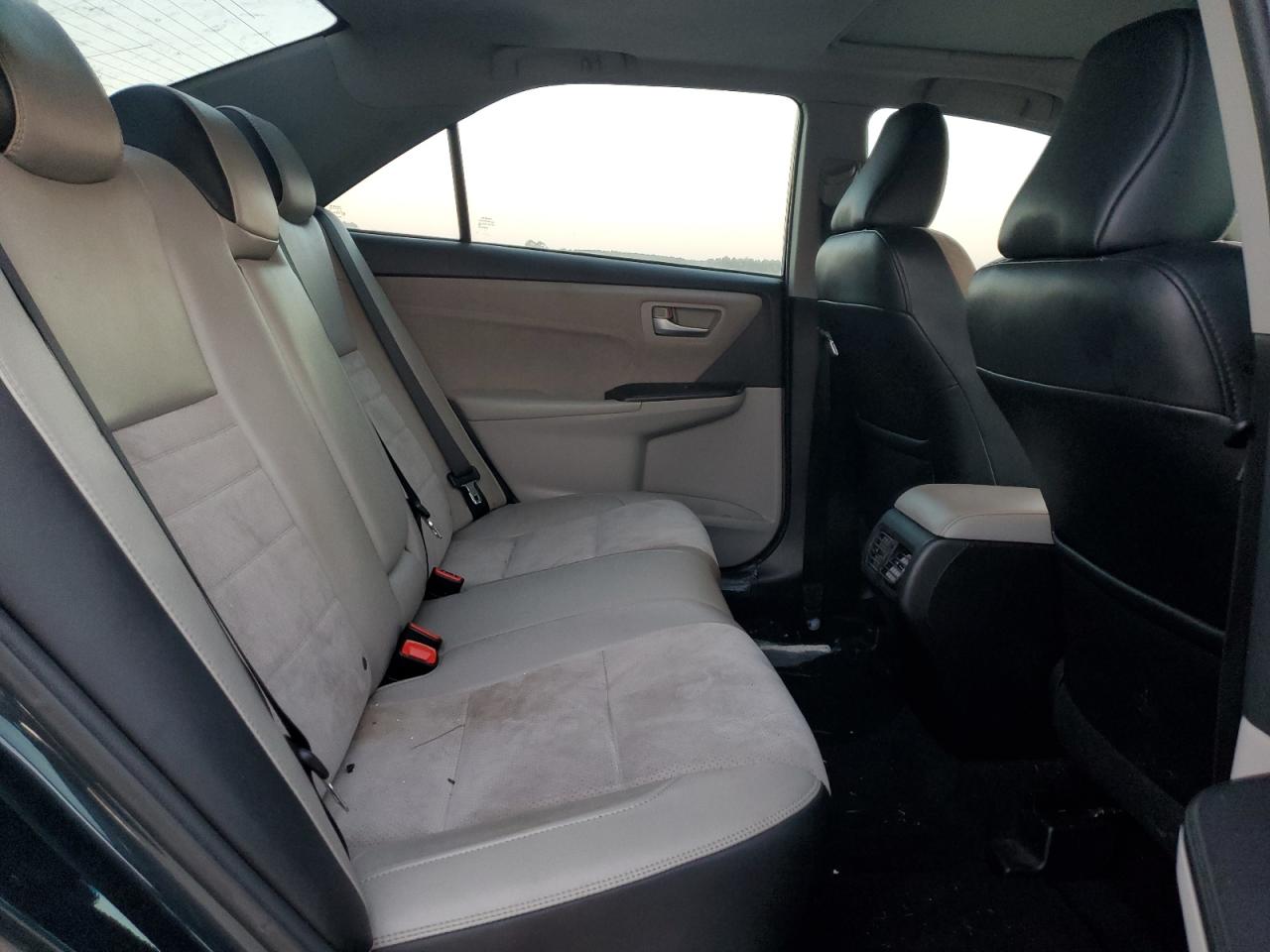2017 Toyota Camry - Image 10