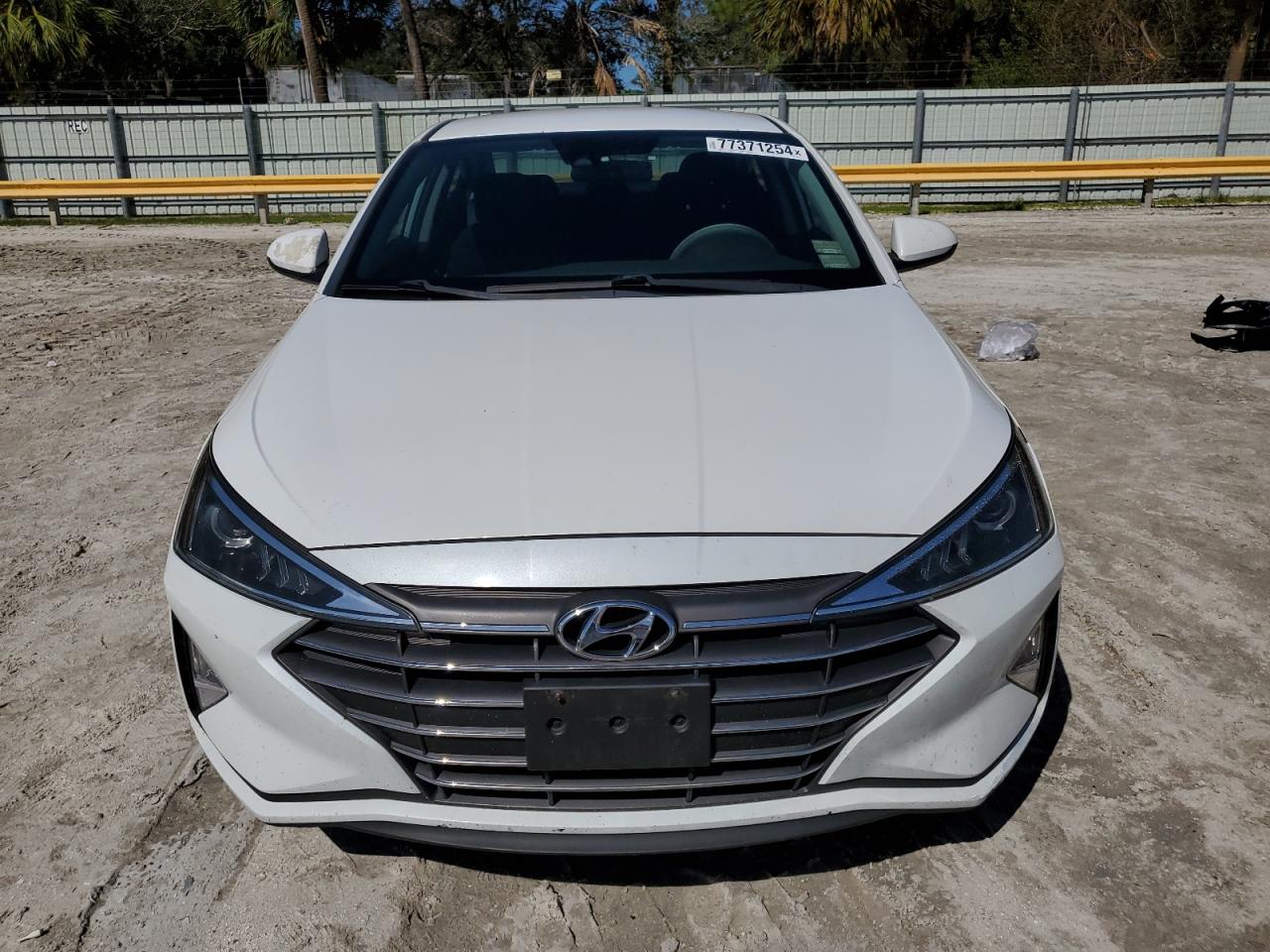 2019 Hyundai Elantra - Image 5