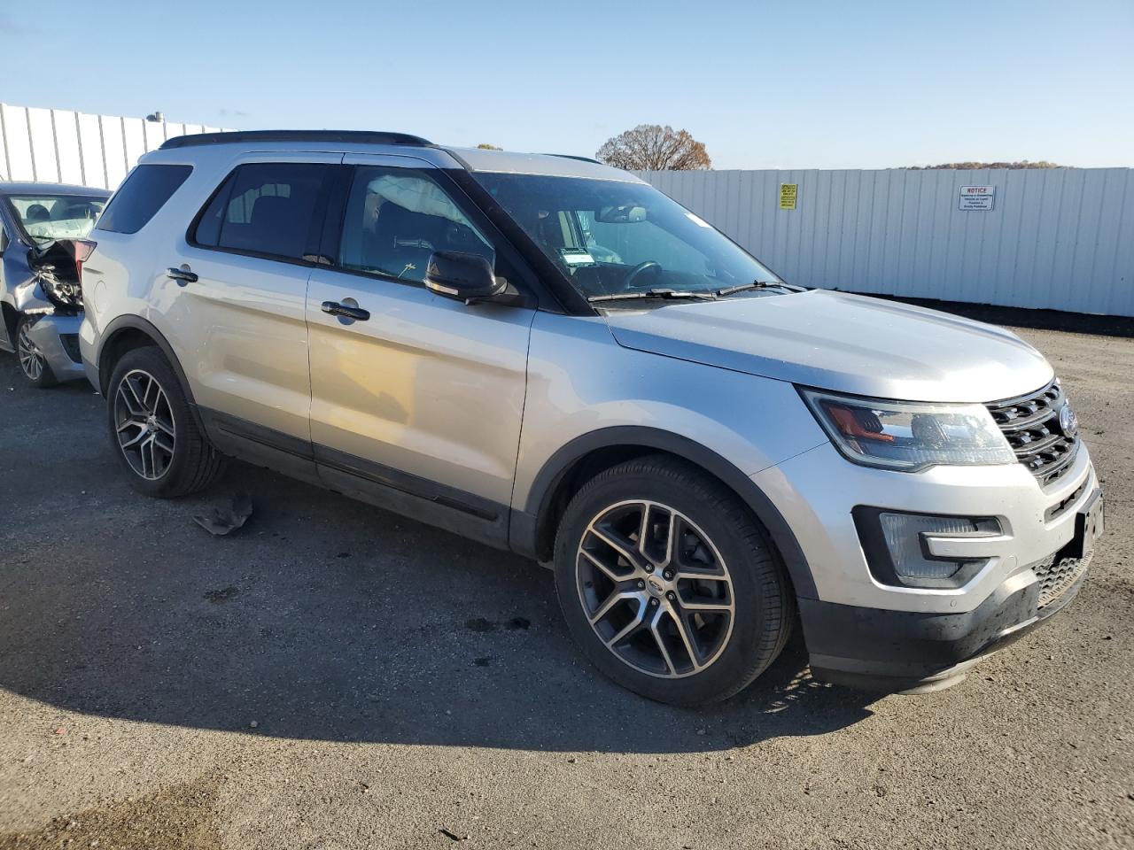 2016 Ford Explorer - Image 4