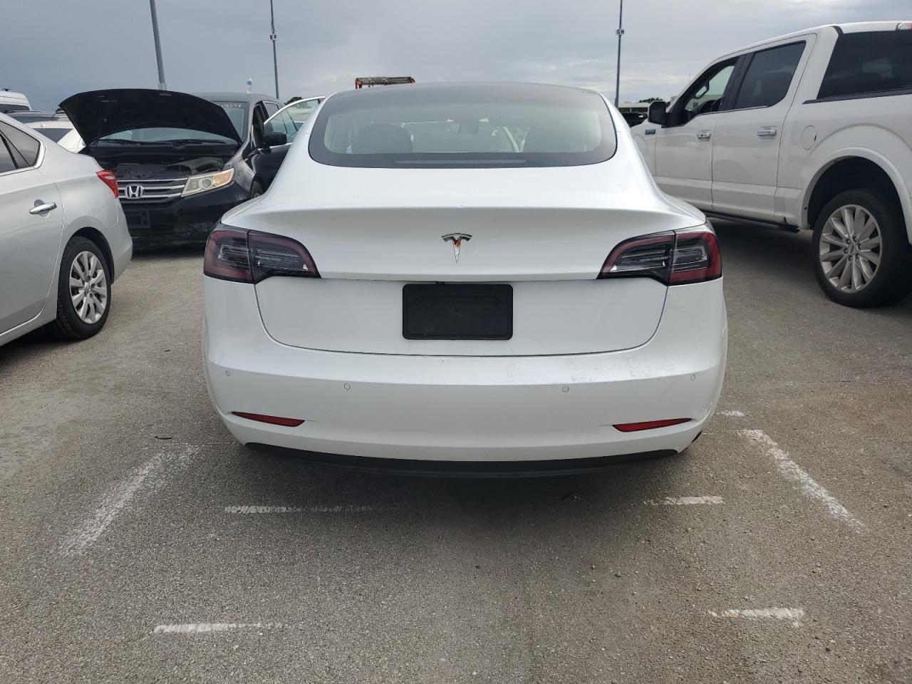 5YJ3E1EA3KF411998 2019 Tesla Model 3