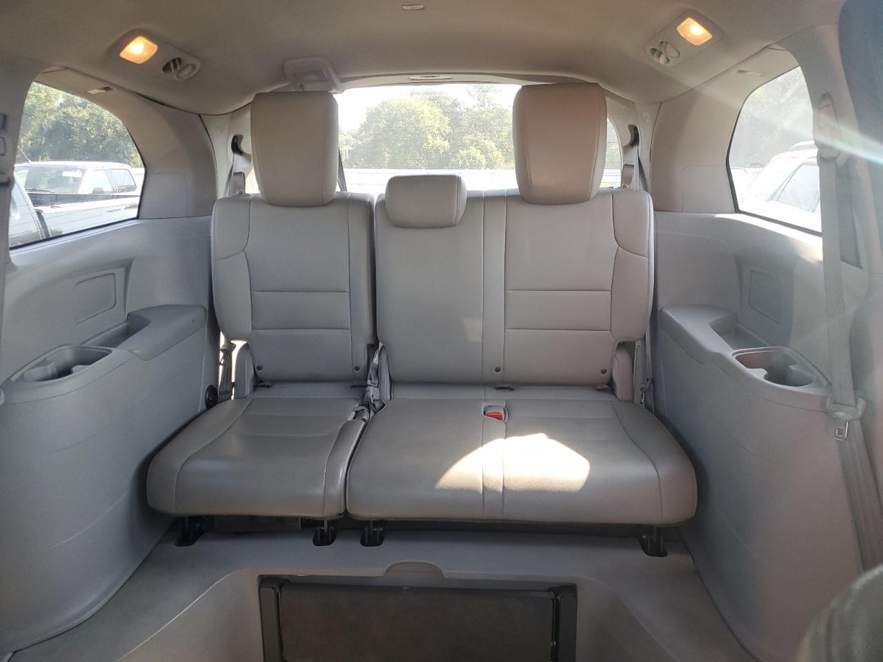 2012 Honda Odyssey - Image 10