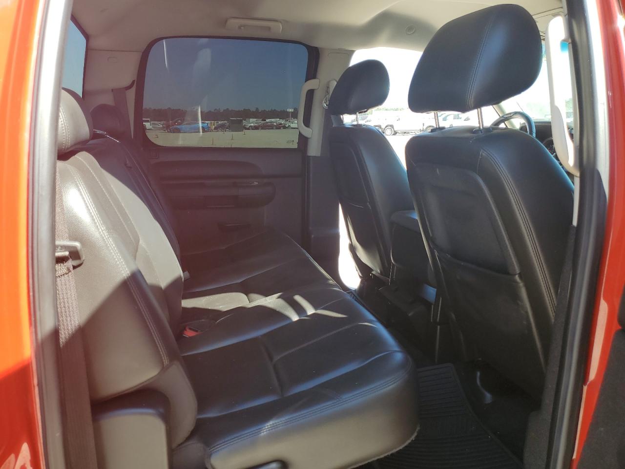 2011 Chevrolet Silverado - Image 10