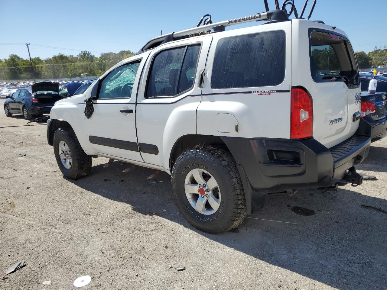 2011 Nissan XTerra - Image 2