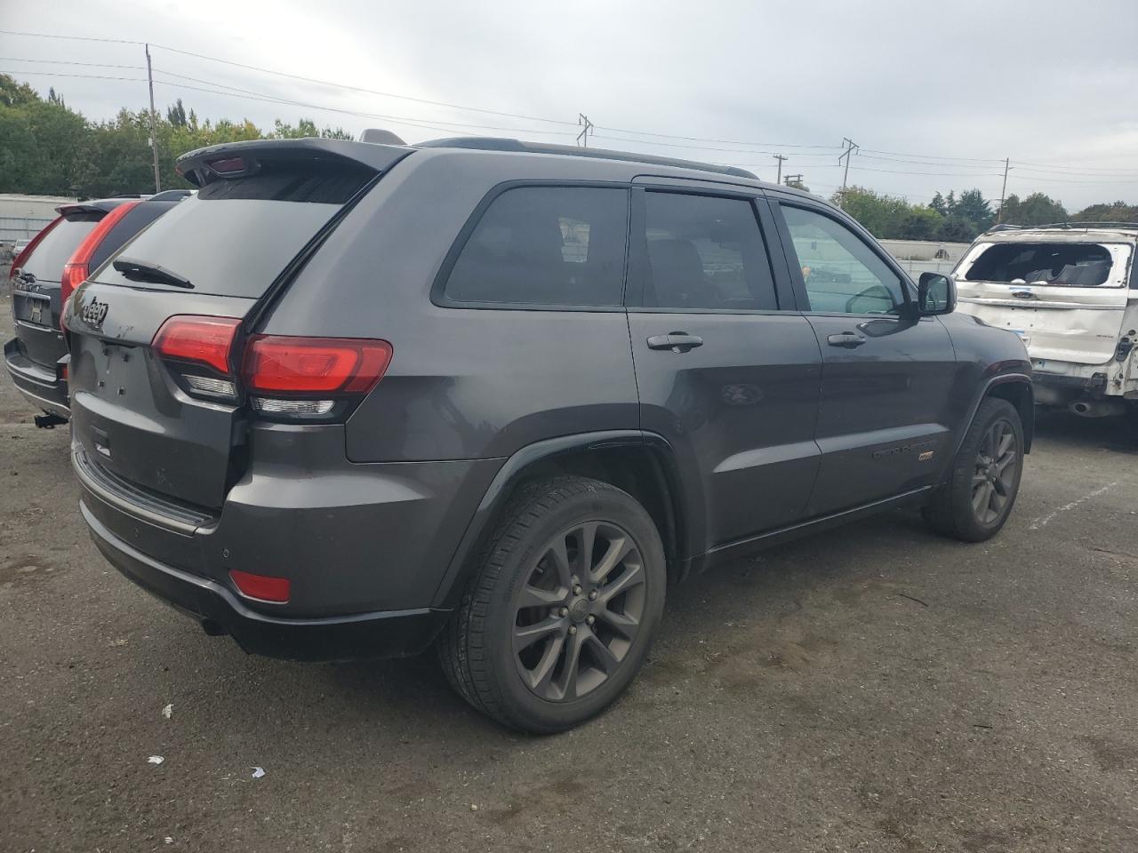 2016 Jeep Grand Cherokee - Image 3