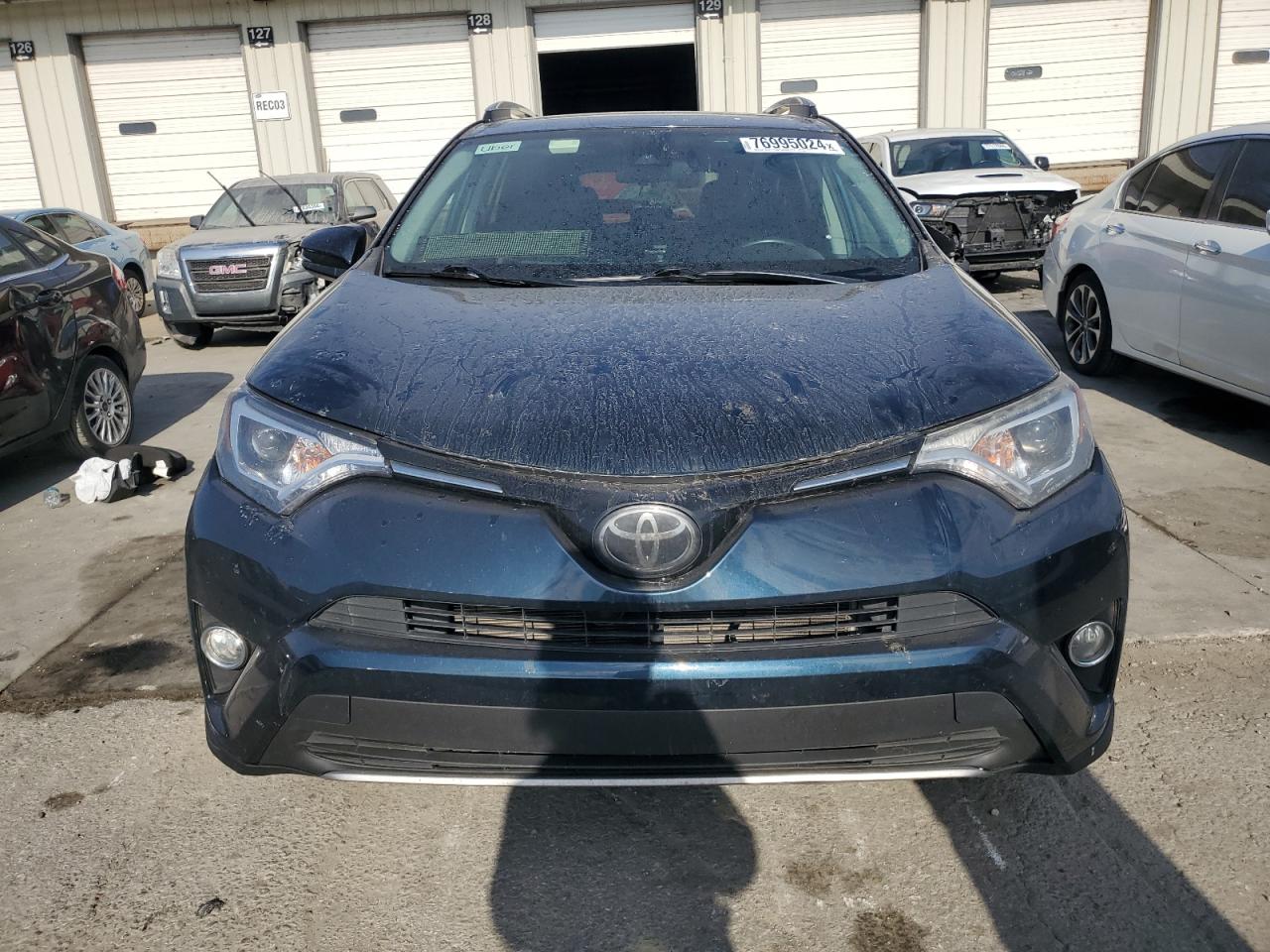 2017 Toyota RAV 4 - Image 5