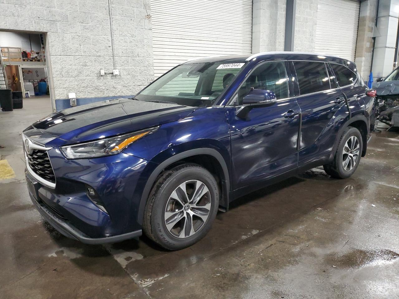 2022 Toyota Highlander - Image 1