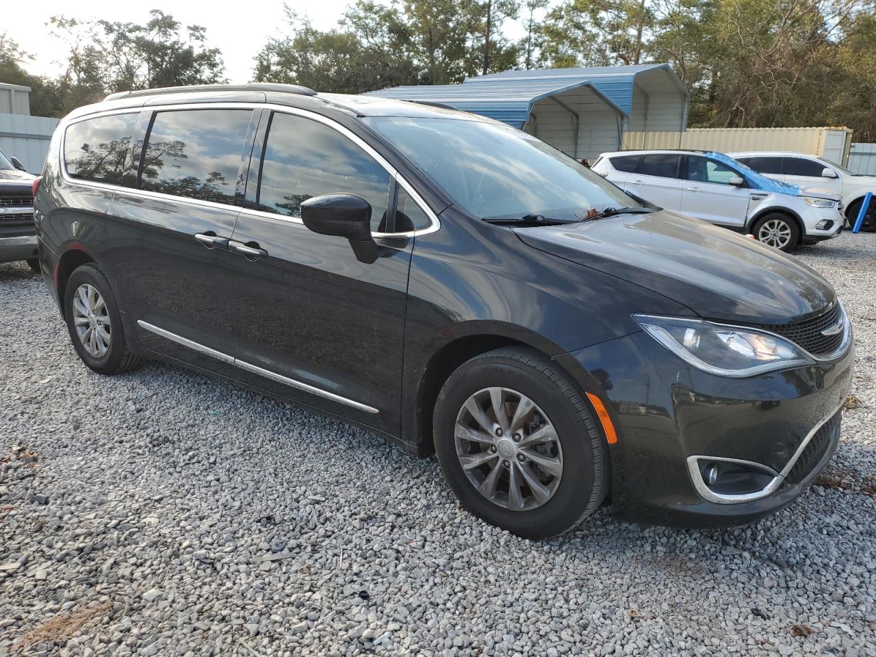 2017 Chrysler Pacifica - Image 4