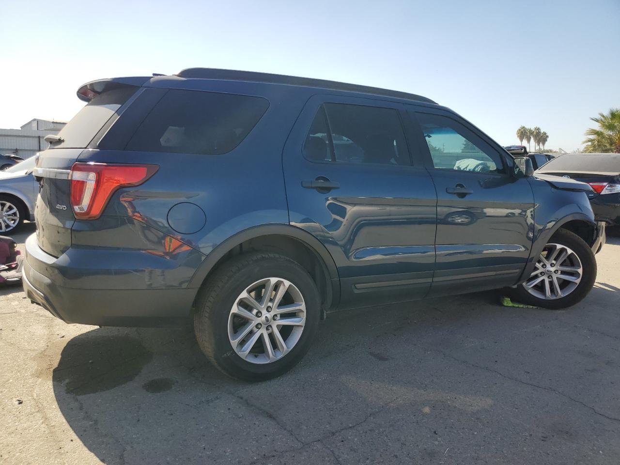 2016 Ford Explorer - Image 3