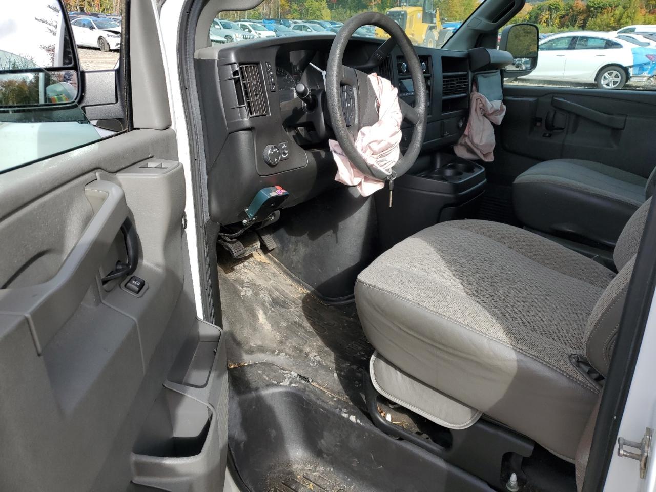 2017 GMC Savana - Image 8