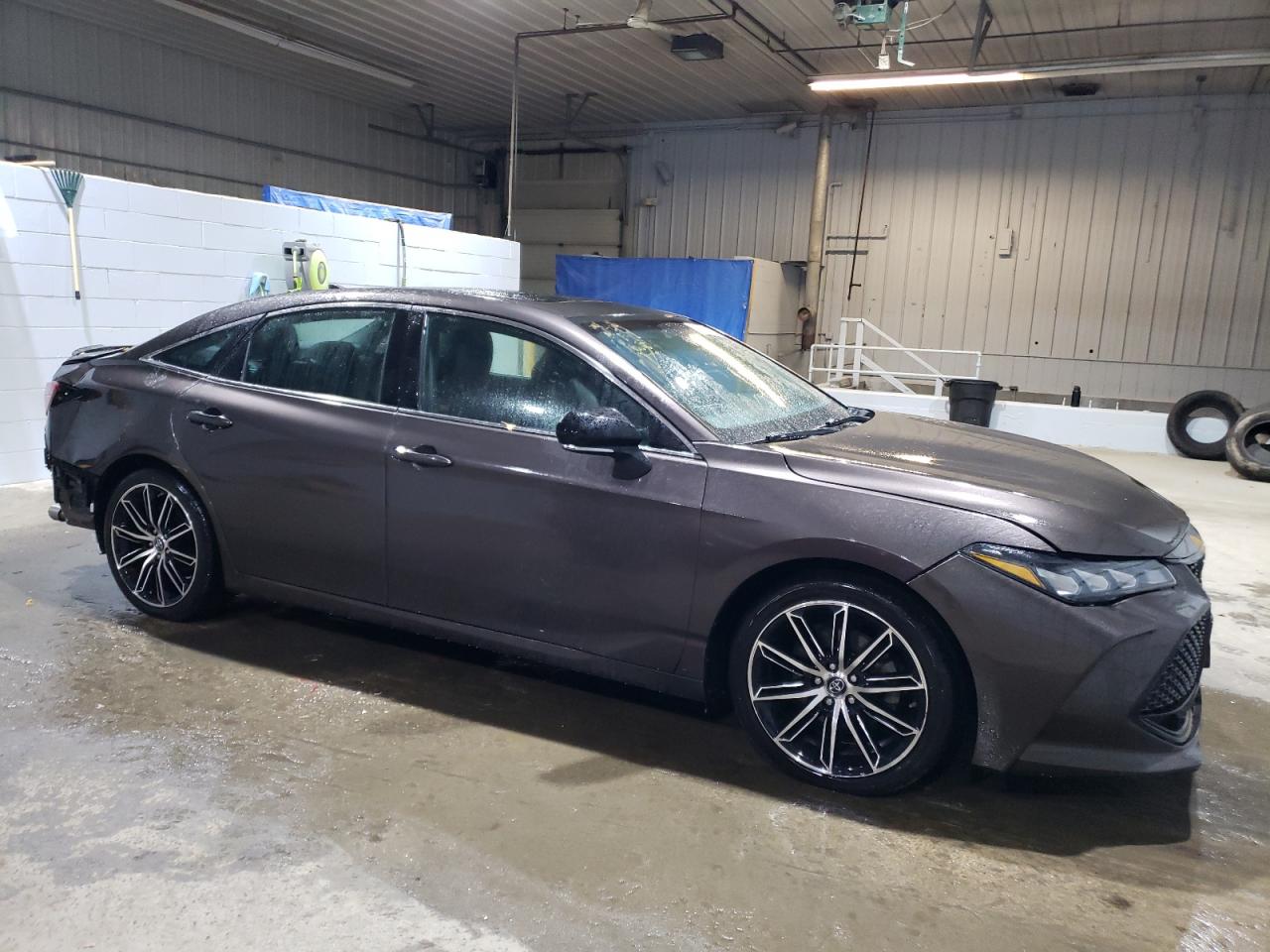 2019 Toyota Avalon - Image 4